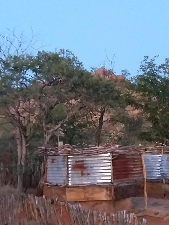 Отель Porcupine Camp Kamanjab Экстерьер фото
